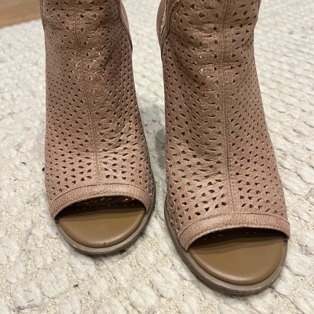 Lucky brand Livey shoes - good used condition